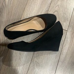 Black wedges
